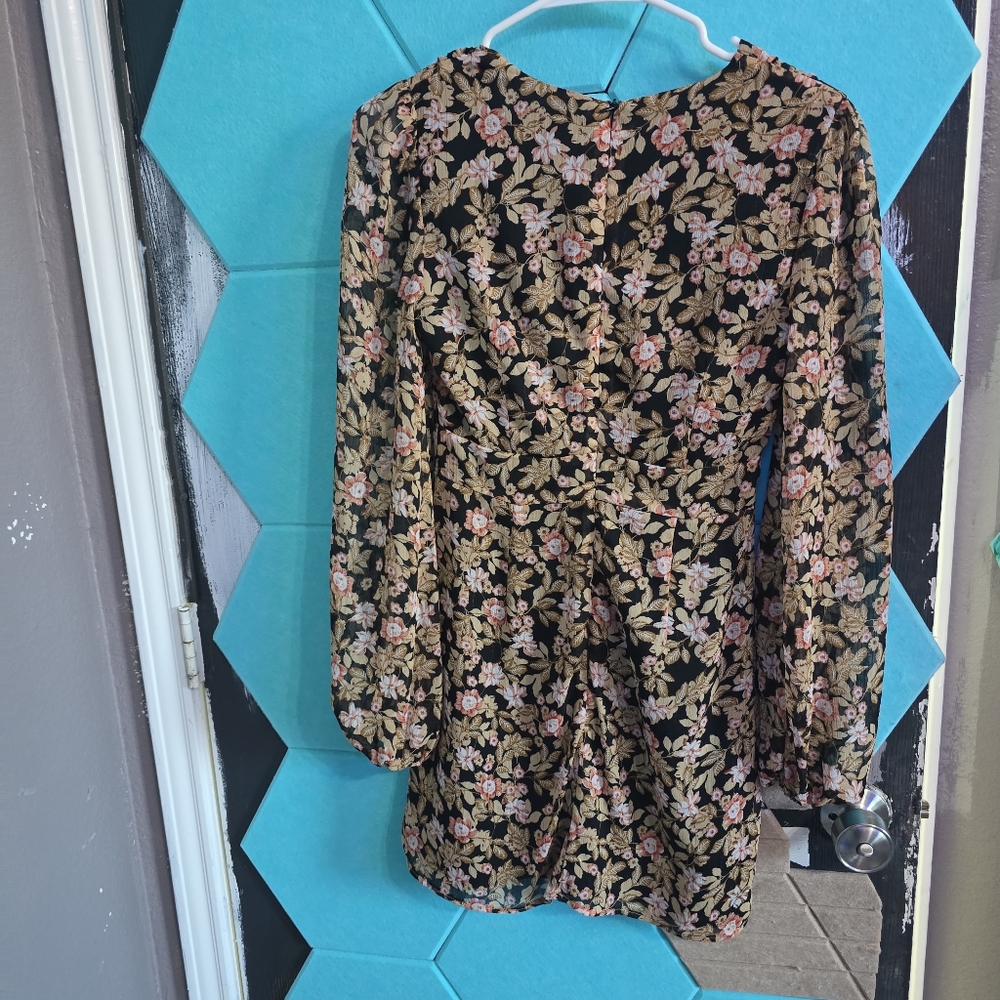 Dress - Picture 3 of 3